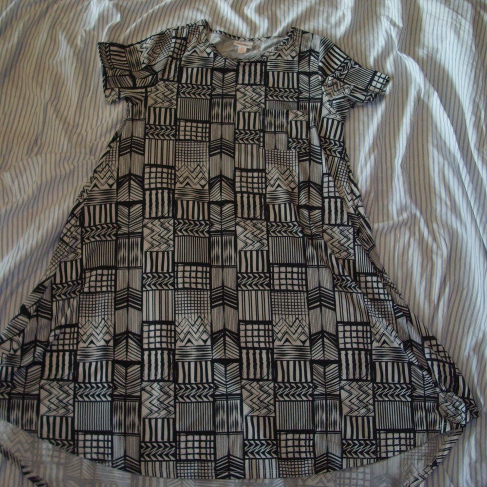 Lularoe black and white carly dress